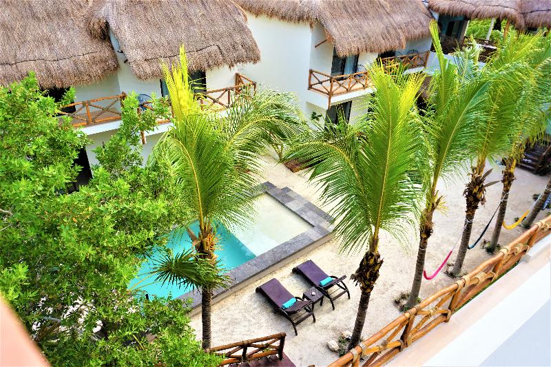 هتل La Puerta Azul Beachfront  Adults Only
