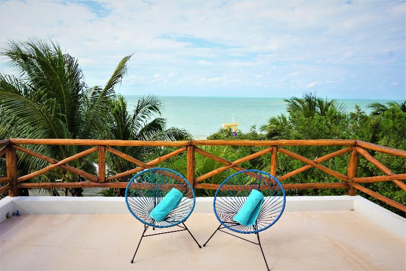 هتل La Puerta Azul Beachfront  Adults Only