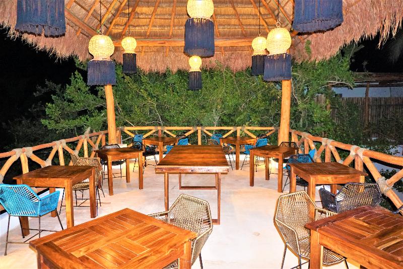 هتل La Puerta Azul Beachfront  Adults Only