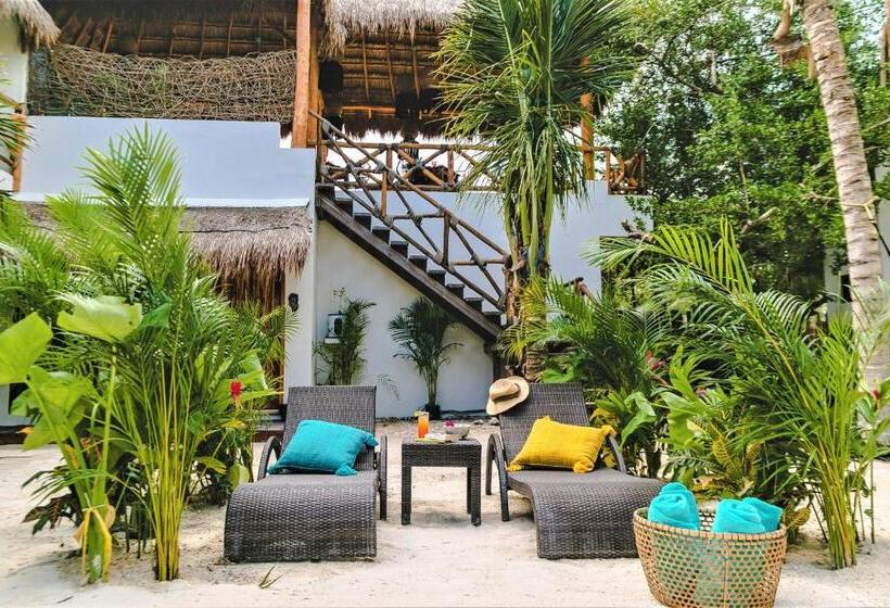 هتل La Puerta Azul Beachfront  Adults Only
