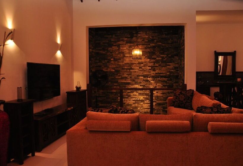 膳宿费 The Roxbury