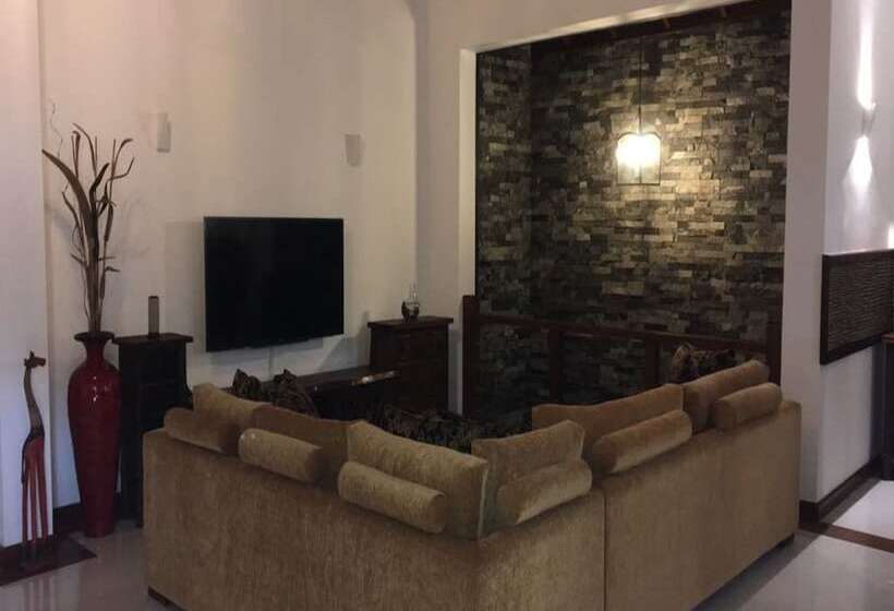 膳宿费 The Roxbury