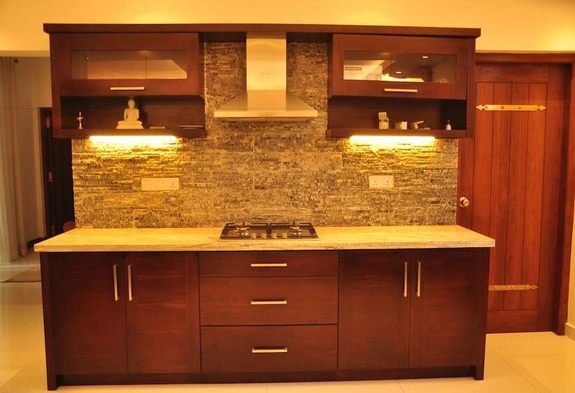 膳宿费 The Roxbury