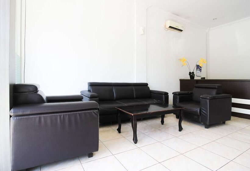 בית מלון כפרי Oyo 1969 Wisma Sari