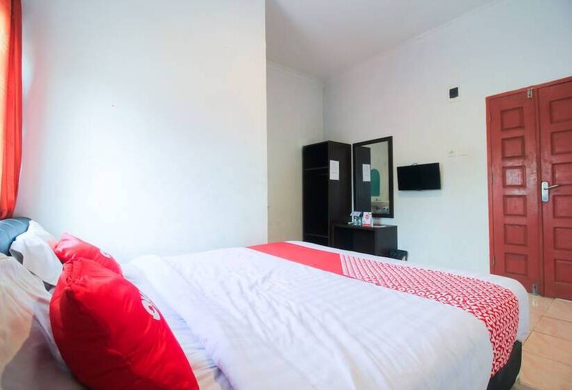 בית מלון כפרי Oyo 1969 Wisma Sari