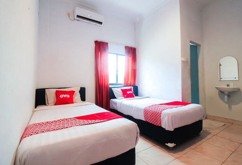 בית מלון כפרי Oyo 1969 Wisma Sari