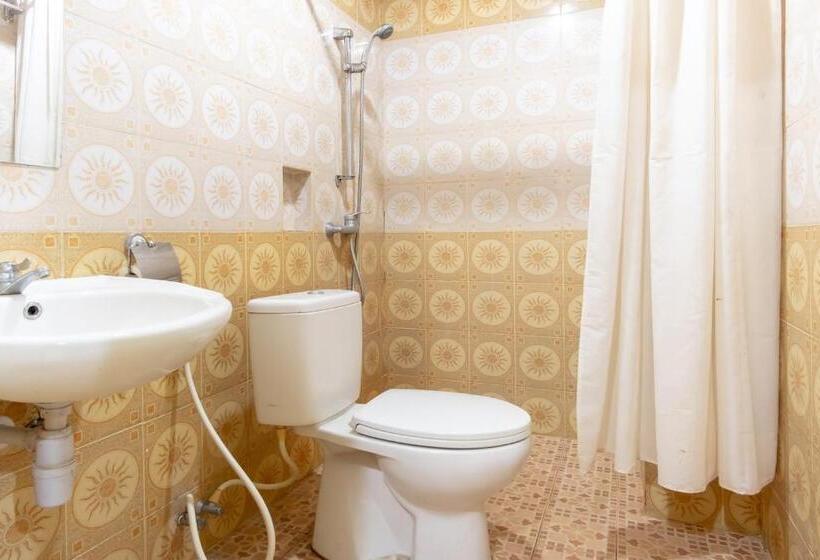 هتل Oyo 2045  211