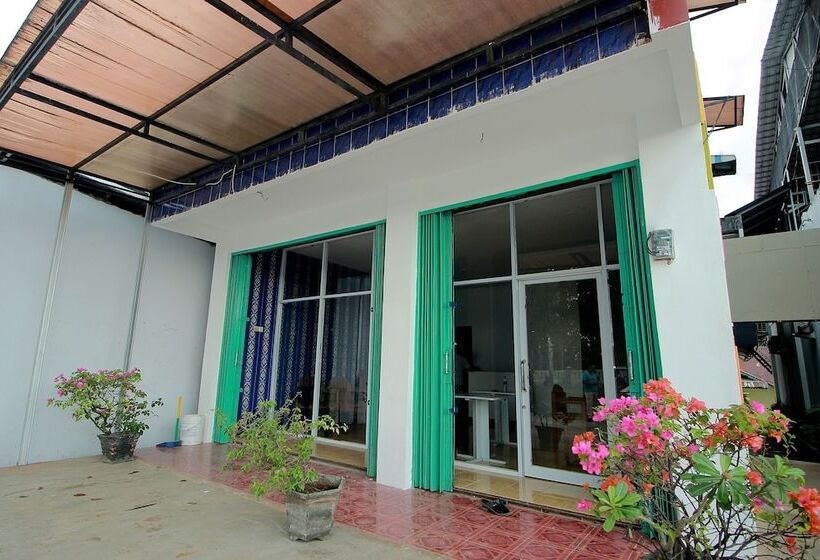 هتل Oyo 1981 Unib Kostel