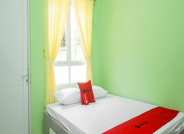 پانسیون Reddoorz Syariah Near Gor Panatayuda