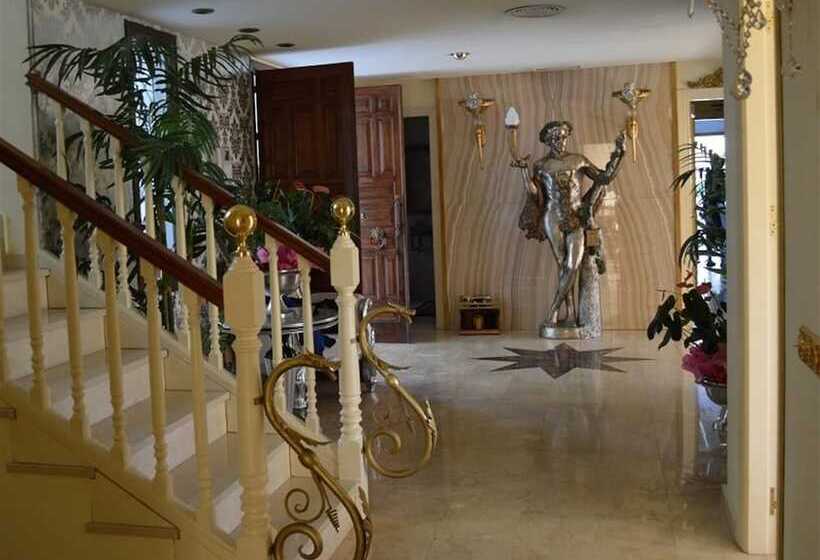 Unique Luxurious And Palacial Villa