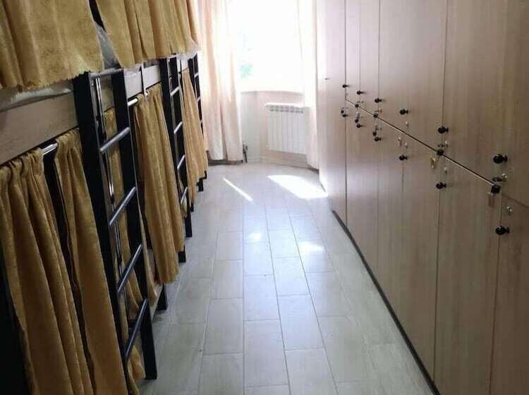 Yahostel