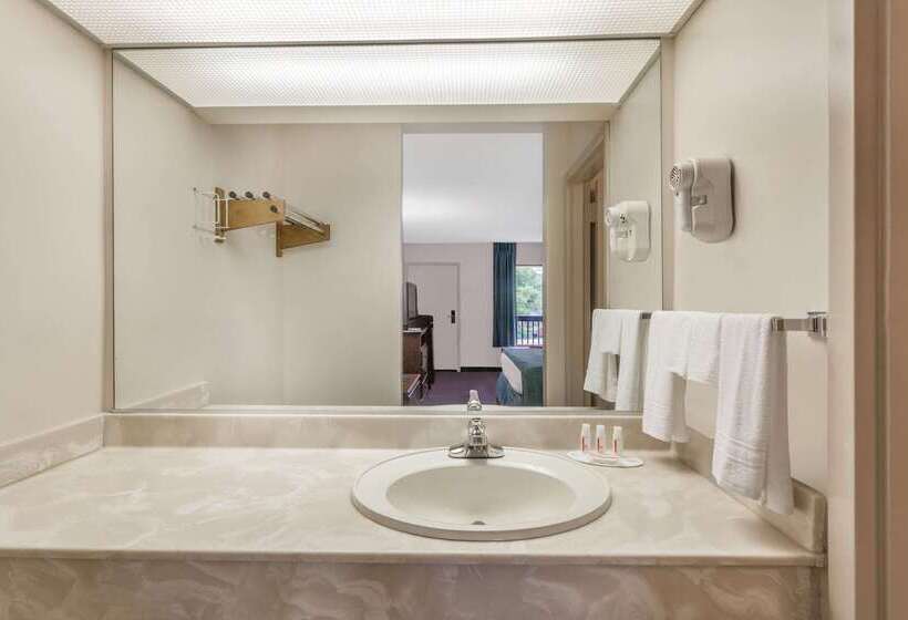 هتل Baymont By Wyndham London Ky