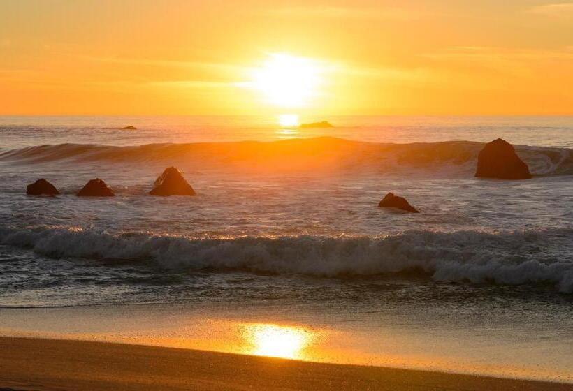 ホテル Carmel Green Lantern Inn