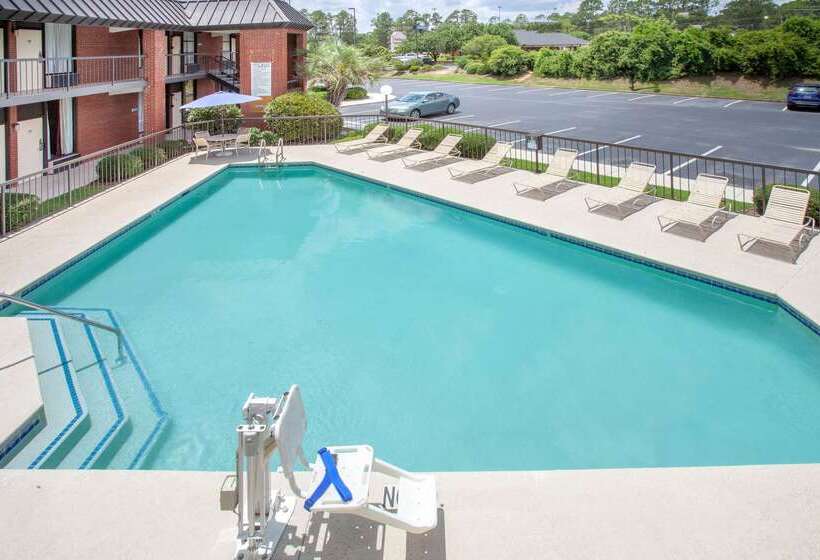 호텔 Days Inn By Wyndham Statesboro