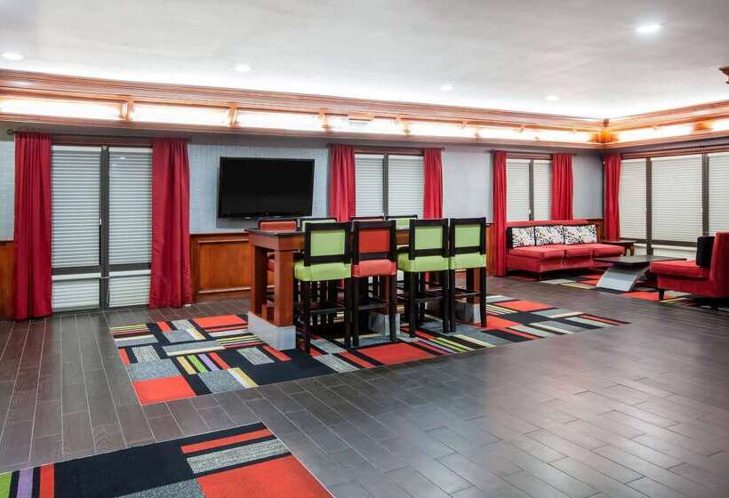 هتل Days Inn & Suites By Wyndham Tyler