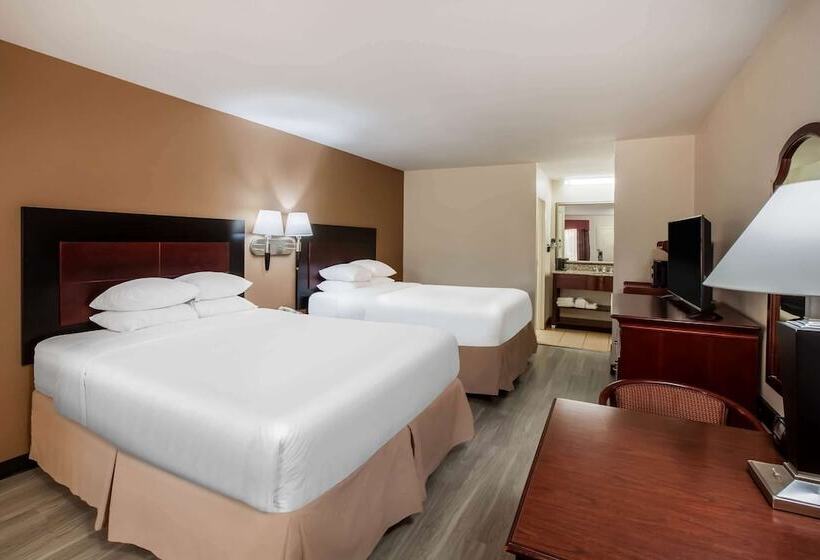 هتل Days Inn & Suites By Wyndham Tyler