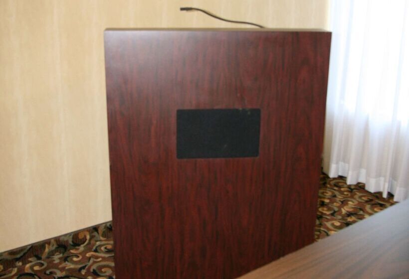 فندق Hampton Inn Adel