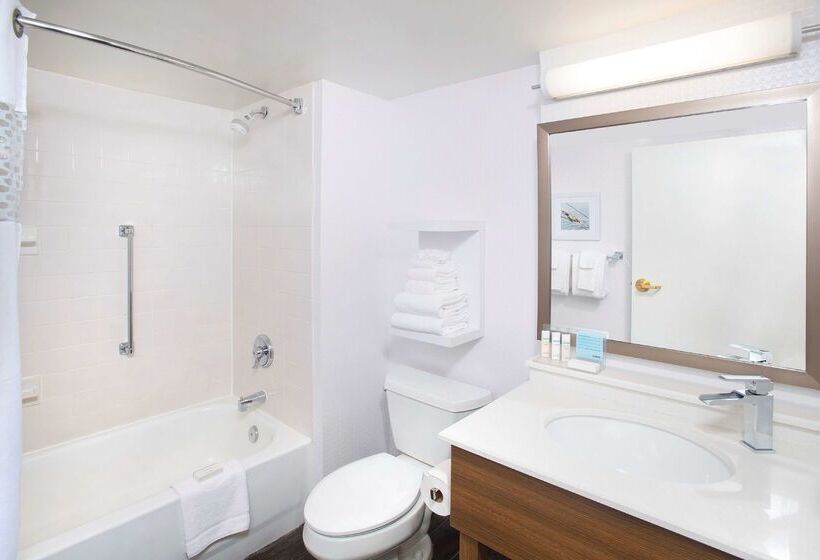 هتل Hampton Inn & Suites Annapolis