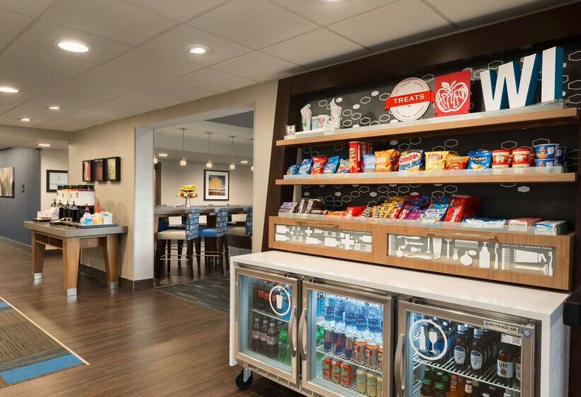 هتل Hampton Inn Appletonfox River Mall Area