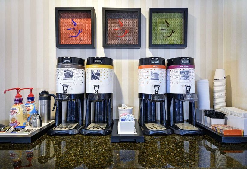 هتل Hampton Inn Athens