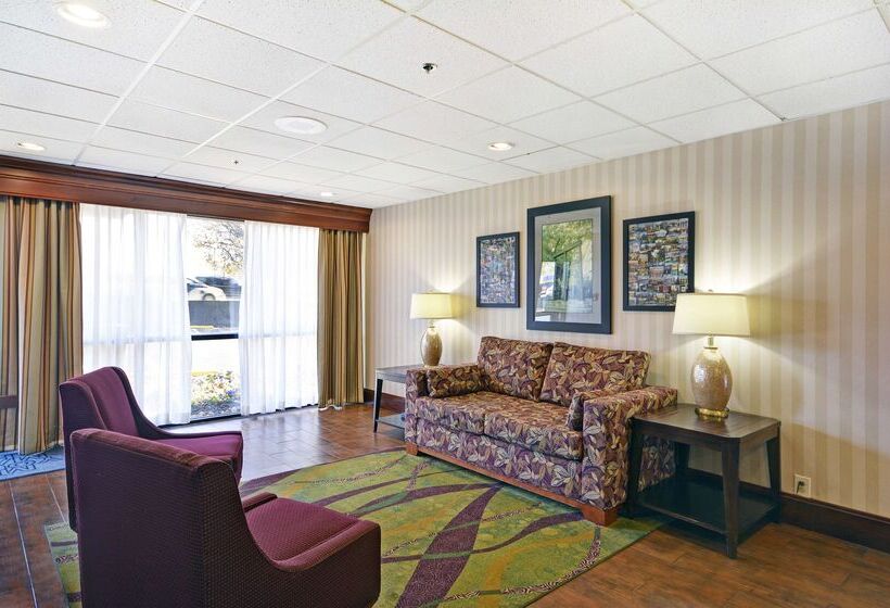 هتل Hampton Inn Athens