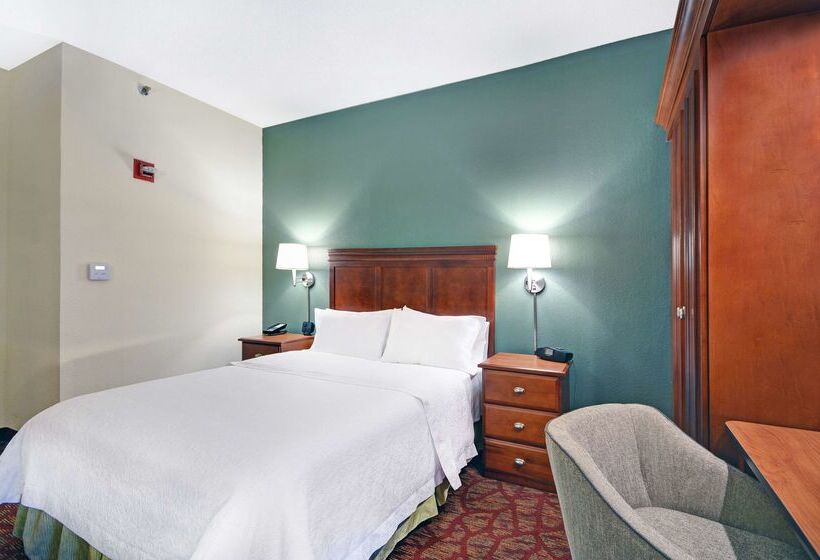 هتل Hampton Inn Athens