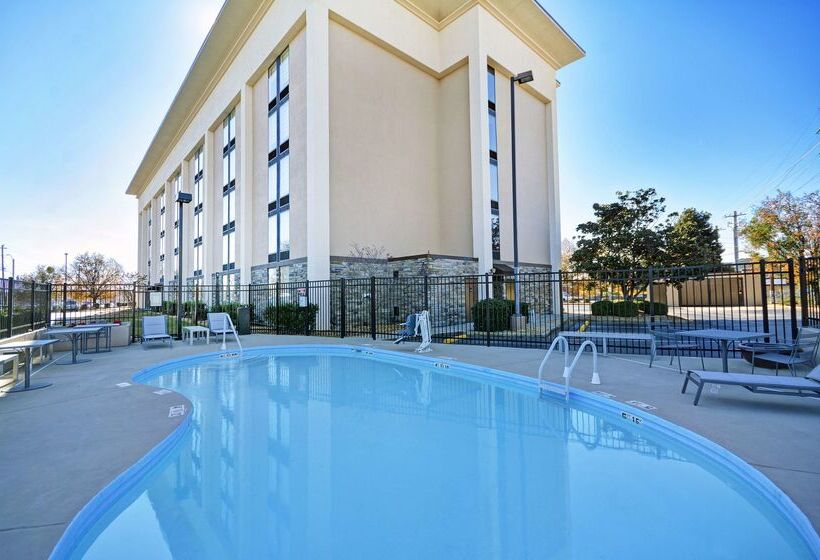 هتل Hampton Inn Athens