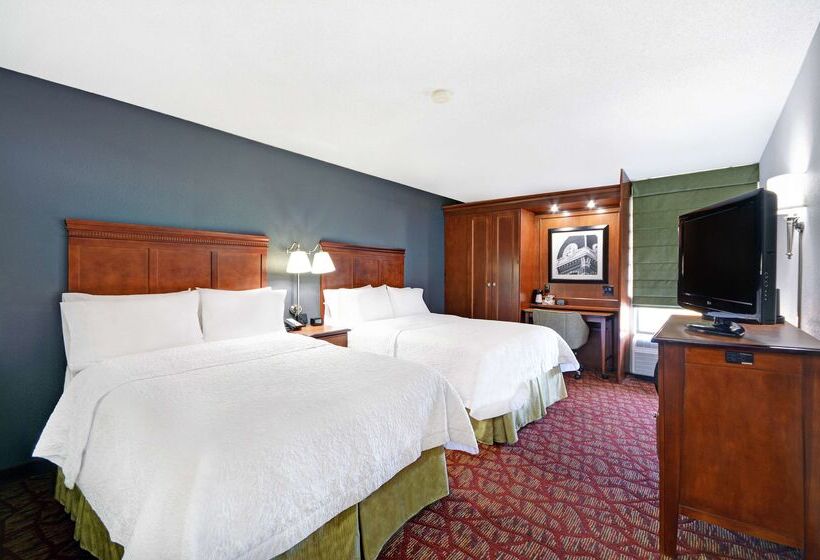 هتل Hampton Inn Athens