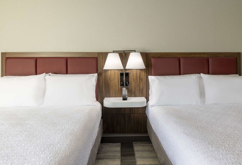 هتل Hampton Inn Athens