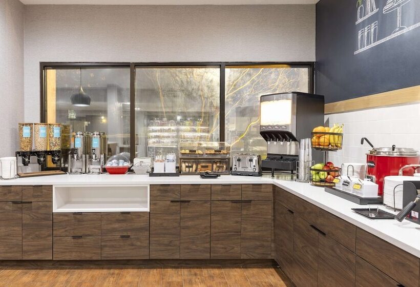 هتل Hampton Inn Athens