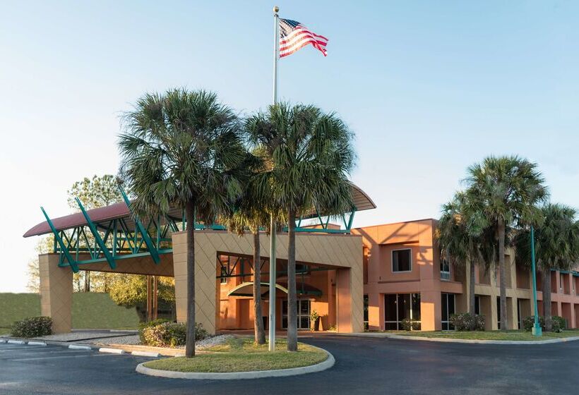 בית מלון כפרי Hampton Inn Brooksville Dade