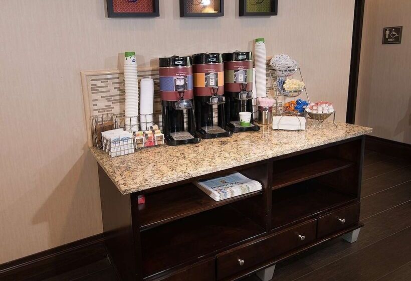 Отель Hampton Inn Carlstadtat The Meadowlands