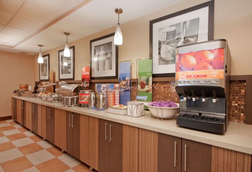 هتل Hampton Inn Grand Rapids North