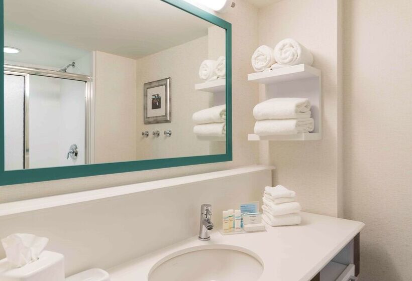 هتل Hampton Inn Grand Rapids North