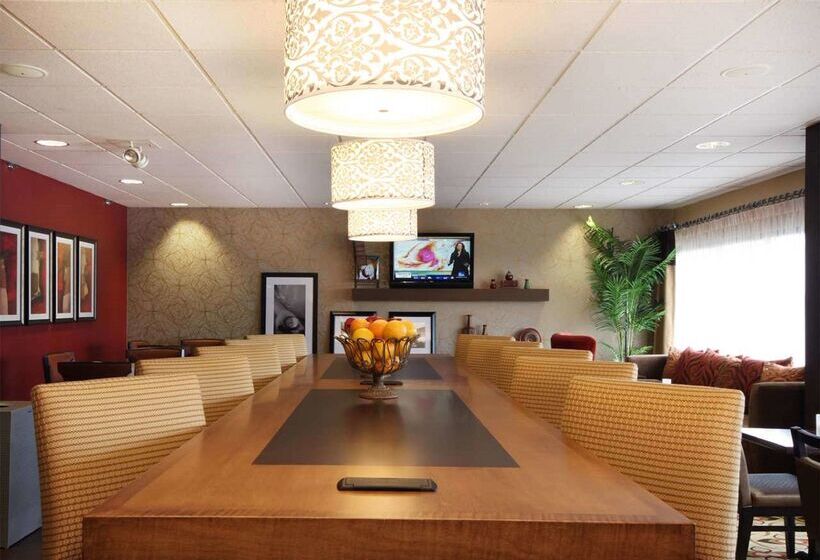 هتل Hampton Inn Grand Rapids North