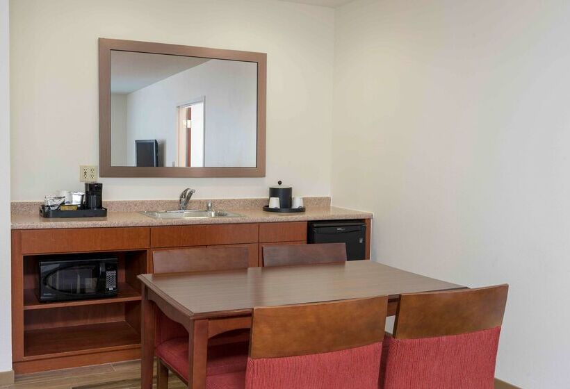 هتل Hampton Inn Grand Rapids North