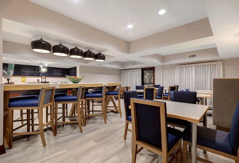 هتل Hampton Inn Hot Springs