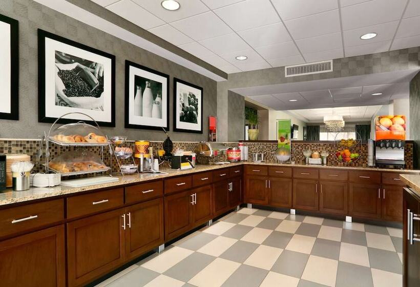 هتل Hampton Inn Madison Huntsville Airport