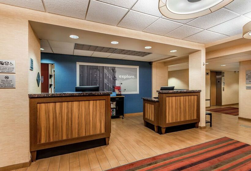 هتل Hampton Inn Milwaukee Airport