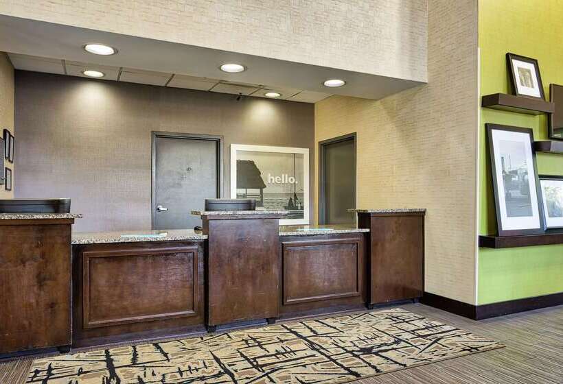 هتل Hampton Inn Norfolk Naval Base