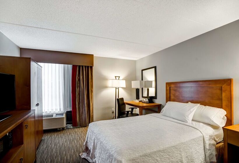 هتل Hampton Inn Norfolk Naval Base