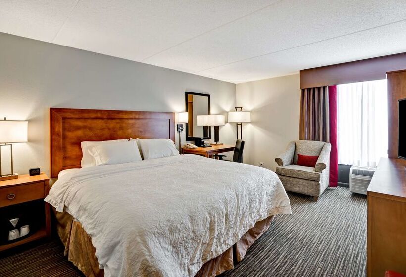 هتل Hampton Inn Norfolk Naval Base