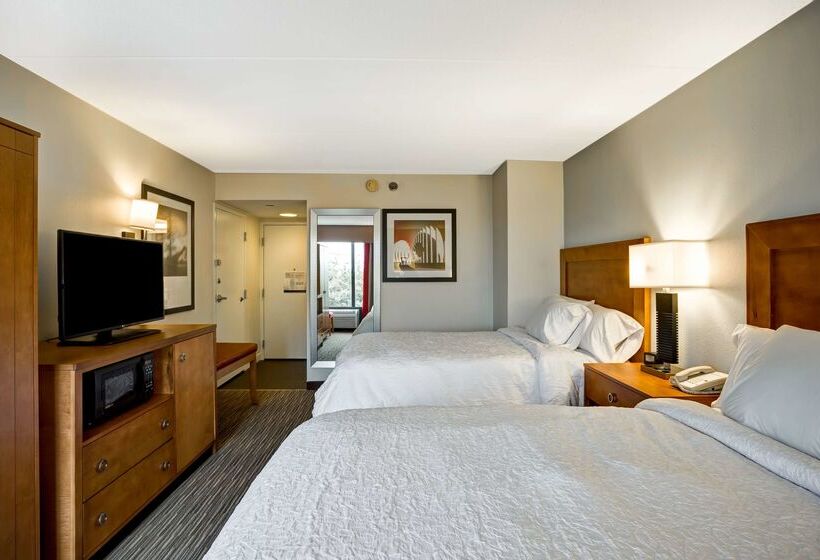 هتل Hampton Inn Norfolk Naval Base
