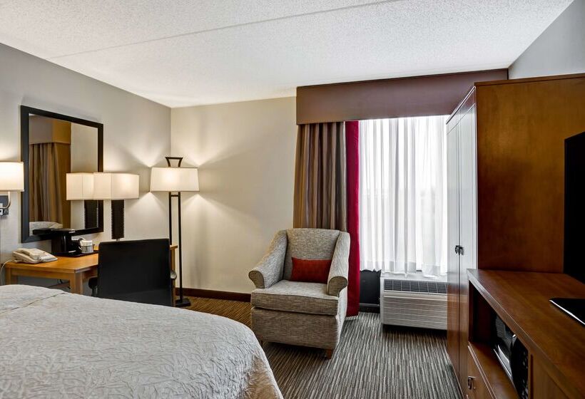 هتل Hampton Inn Norfolk Naval Base