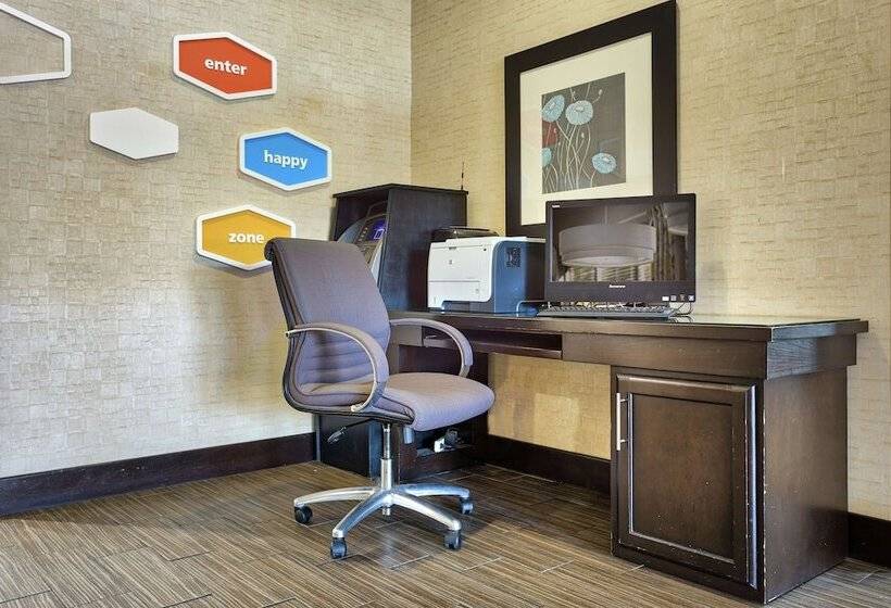 هتل Hampton Inn Norfolk Naval Base