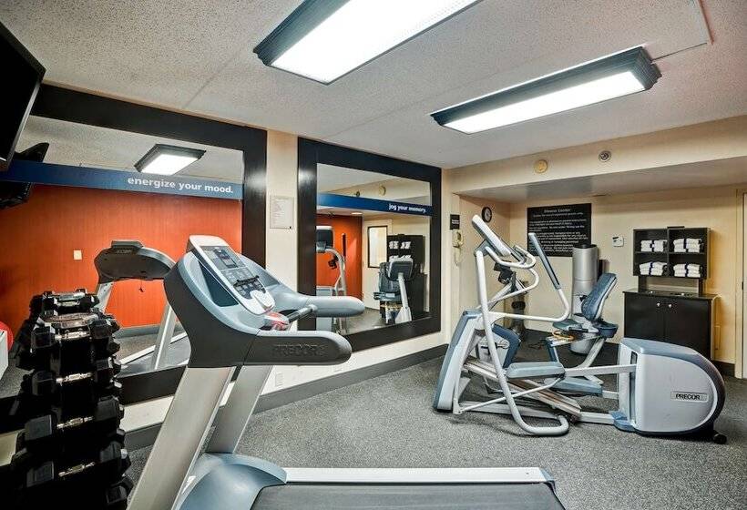 هتل Hampton Inn Norfolk Naval Base