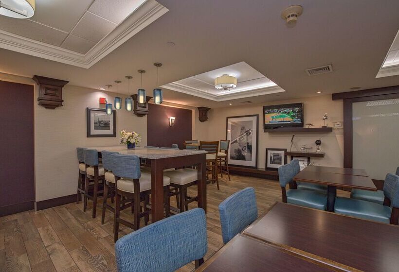 בית מלון כפרי Hampton Inn Portsmouth Central