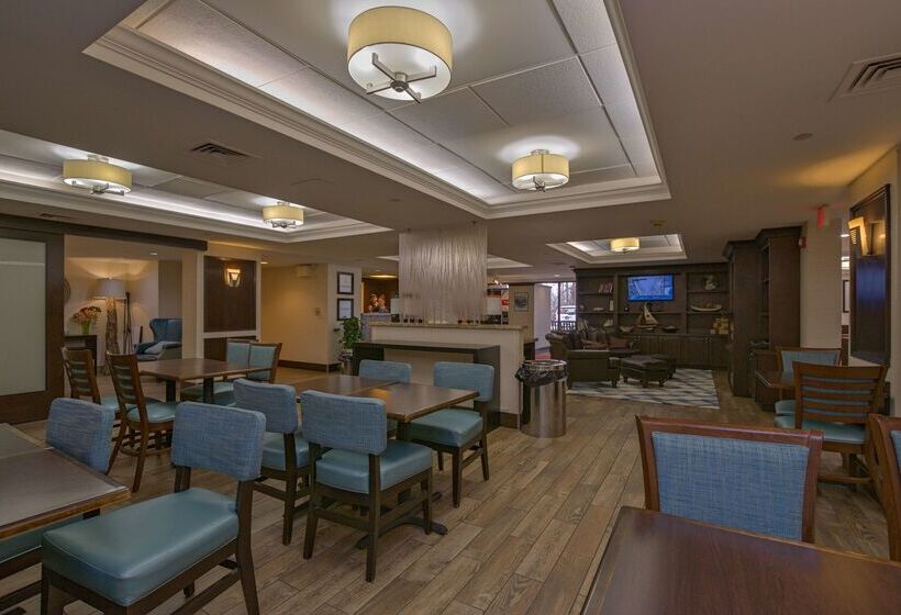 בית מלון כפרי Hampton Inn Portsmouth Central