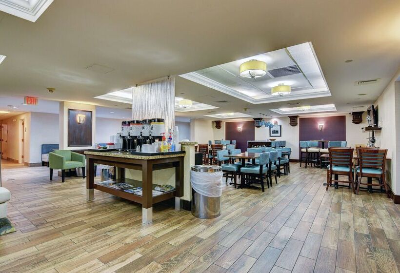 בית מלון כפרי Hampton Inn Portsmouth Central