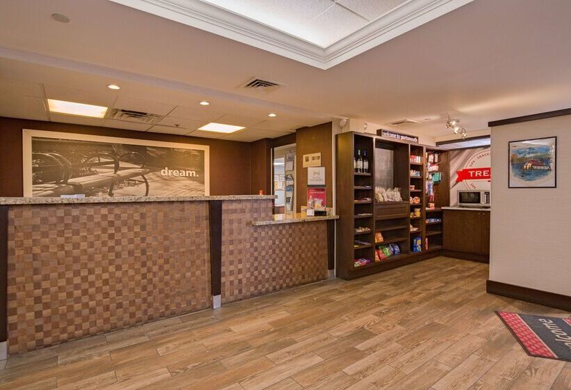 בית מלון כפרי Hampton Inn Portsmouth Central